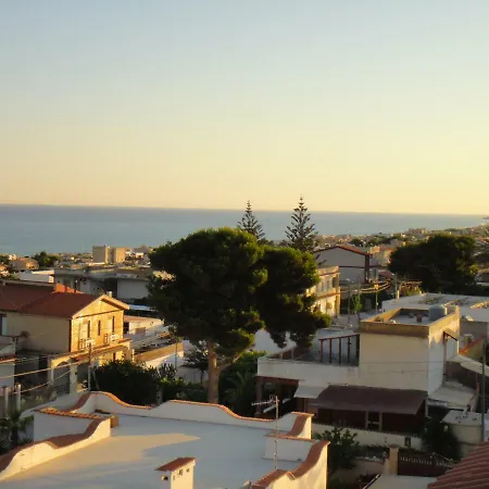 Nora's Flats Apartamento Triscina